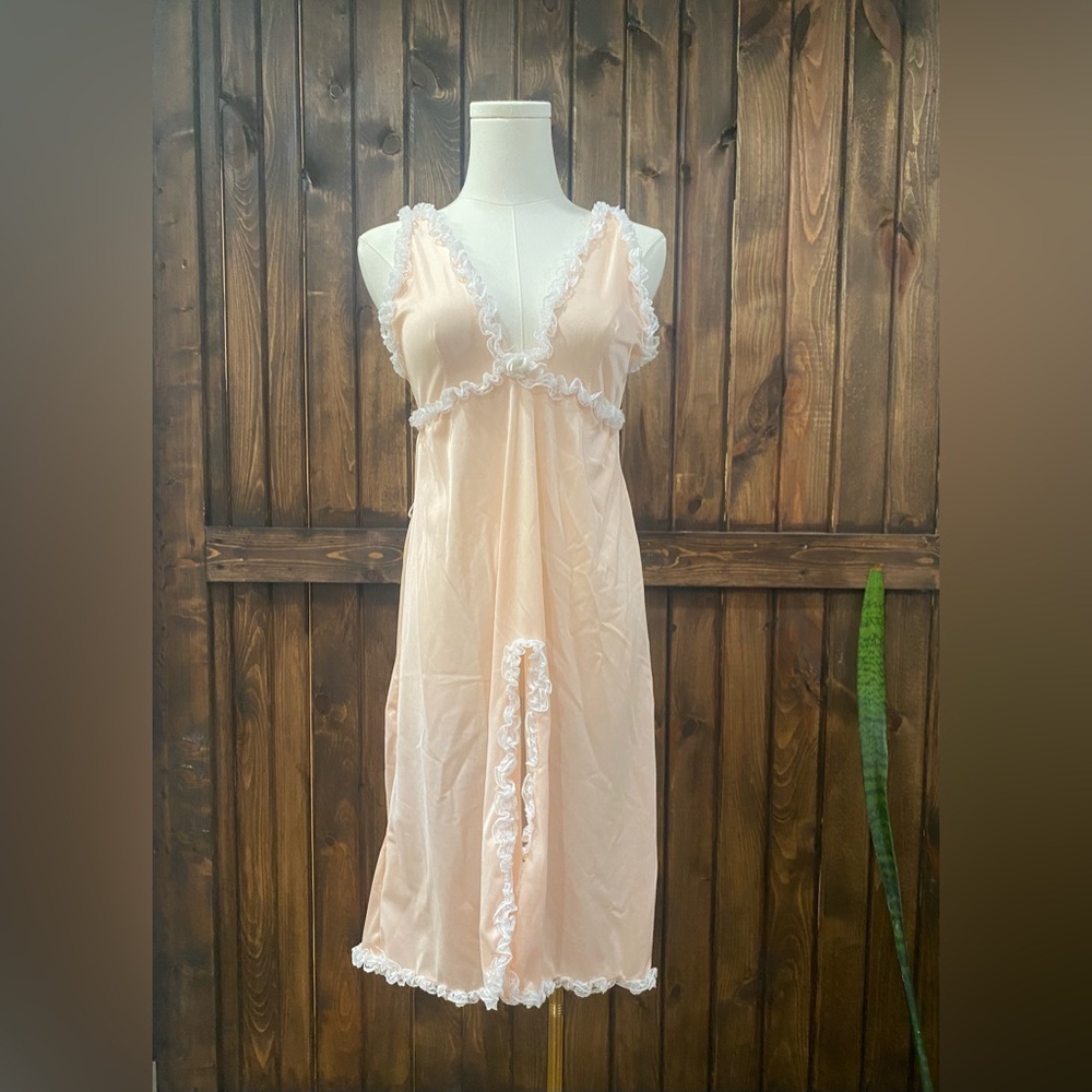 Elegant Vintage Lace Trim Nightgown - Peachy-Pink